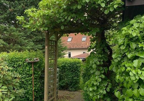 Durchgang zum unteren Garten