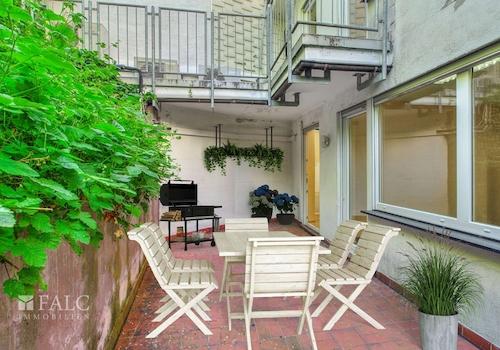 Terrasse 1.OG (virtuell möbliert)