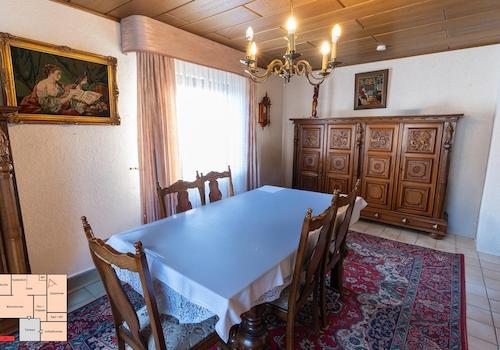 abgeschlossenes Esszimmer