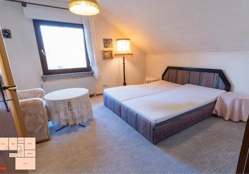 Schlafzimmer 1 OG
