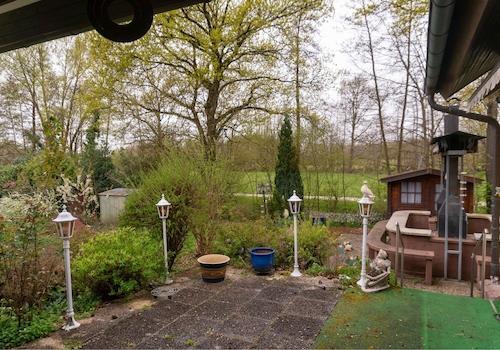 Blick von Terrasse im Frühling