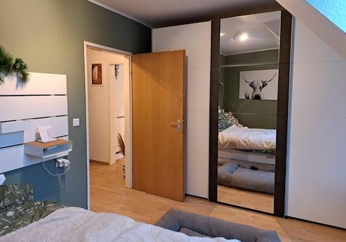 Schlafzimmer, z.B. Möblierung
