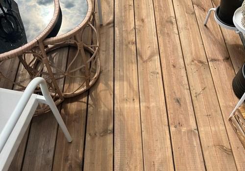 Balkon mit neuen Dielen