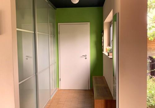 Flur zum Gäste WC u Garderobe