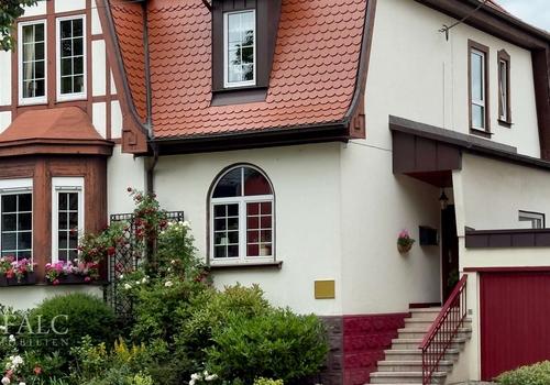 Außenansicht mit Eingangs