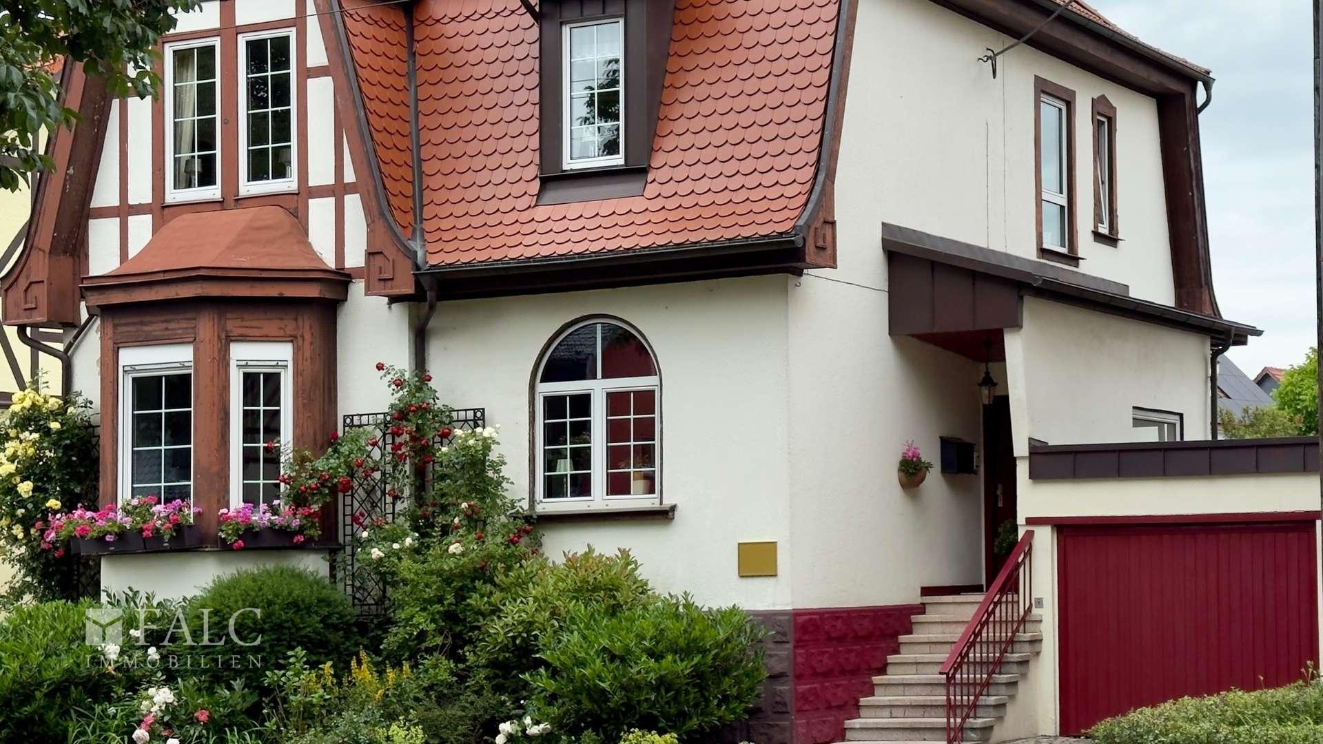 Außenansicht mit Eingangs