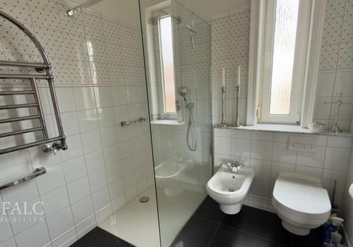 Badezimmer im EG mit Dusche 