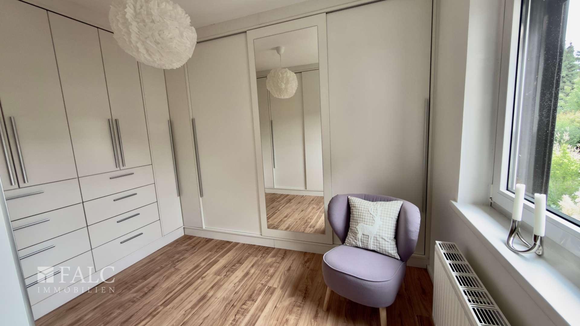 Ankleidezimmer im EG 