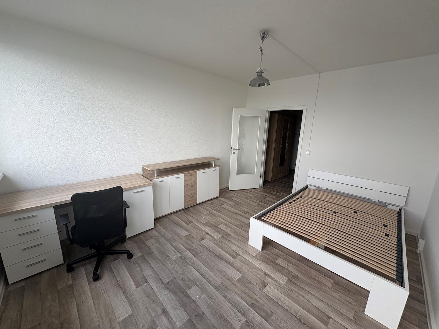 Wohn- und Schlafzimmer