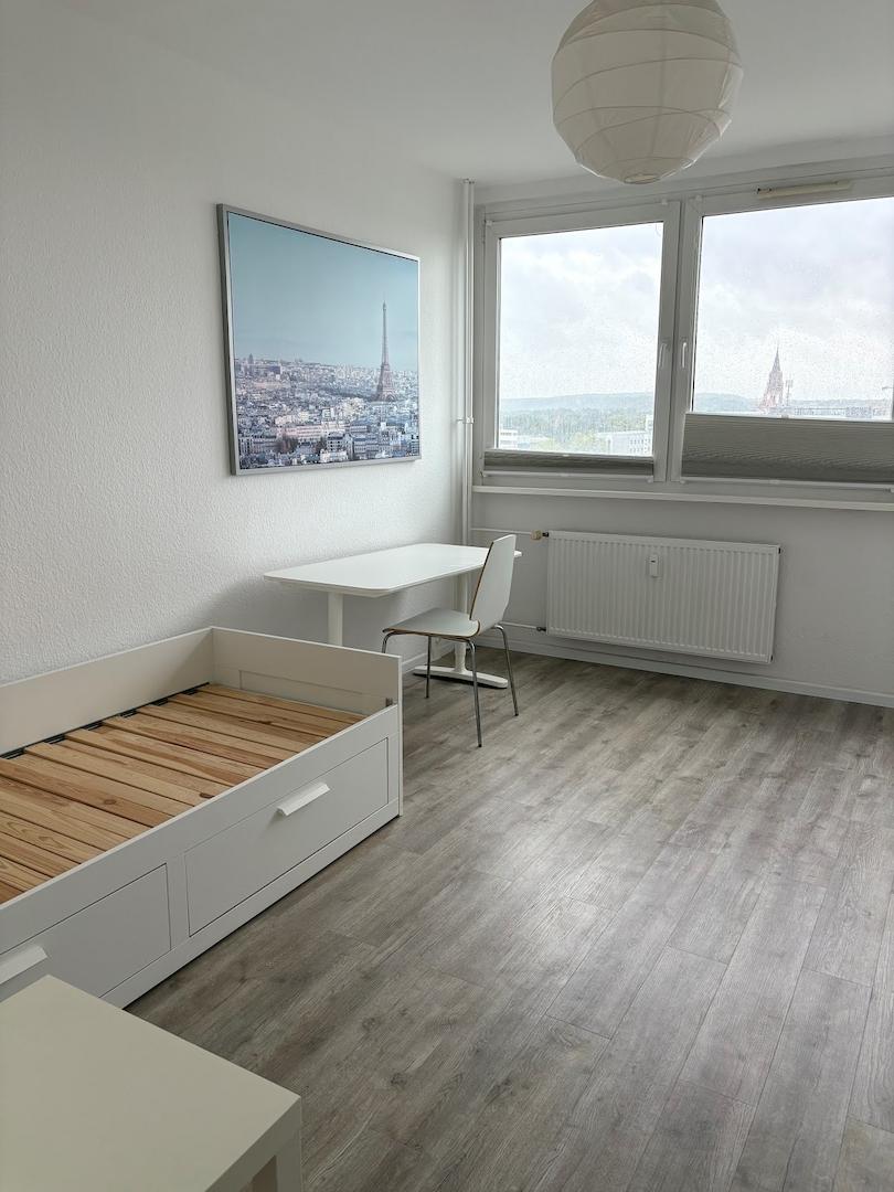 Wohn- und Schlafzimmer