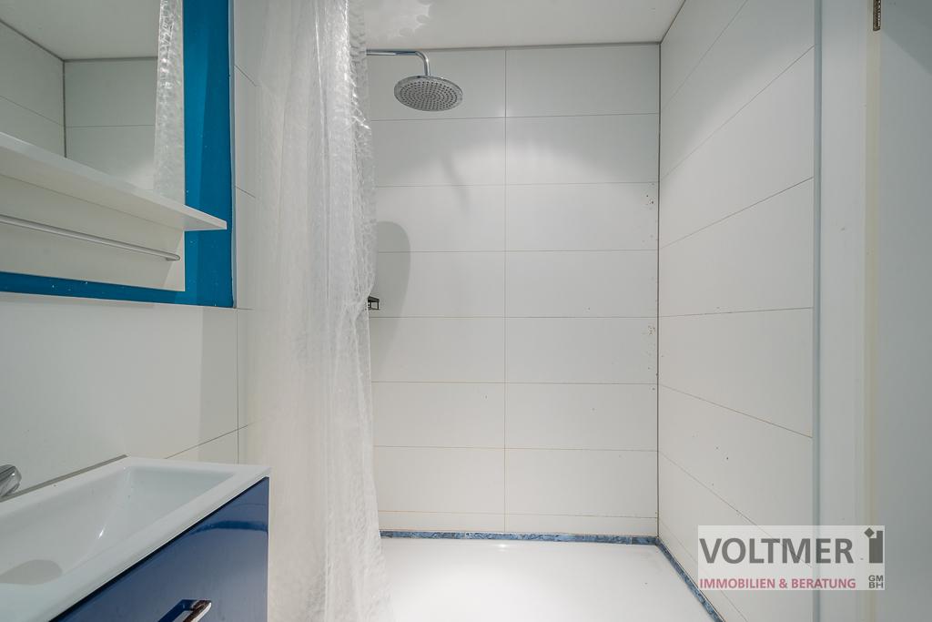 Badezimmer mit Dusche