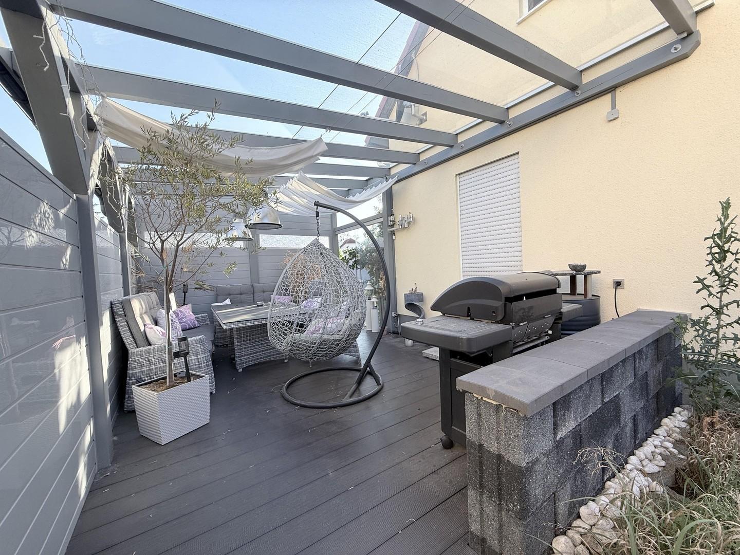 überdachte Lounge