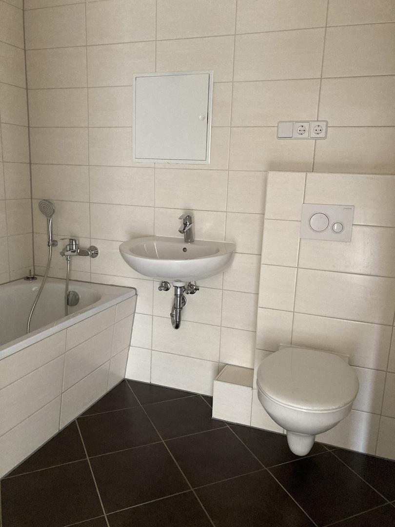 Bad mit Wanne