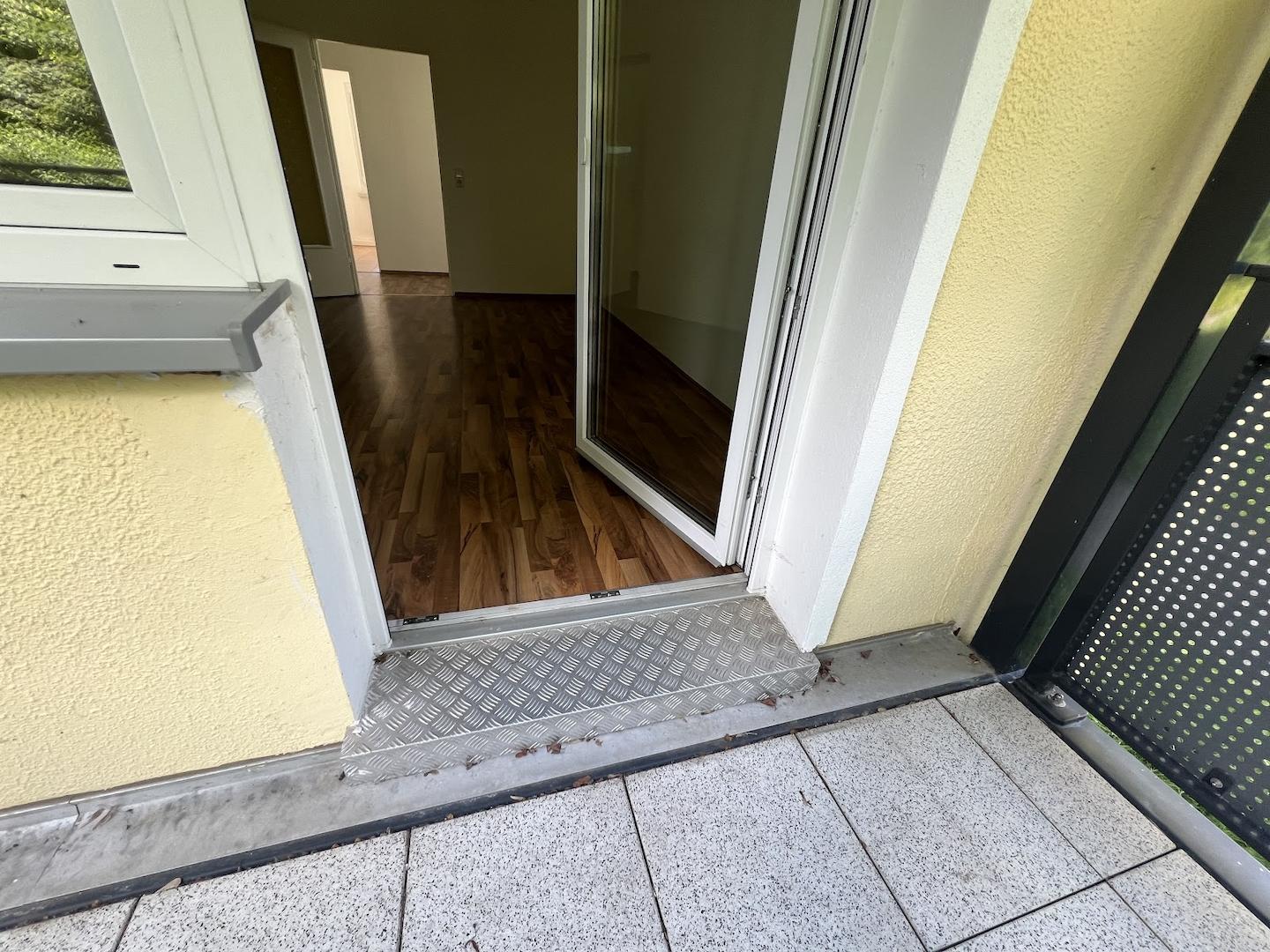 niedriger Austritt zum Balkon