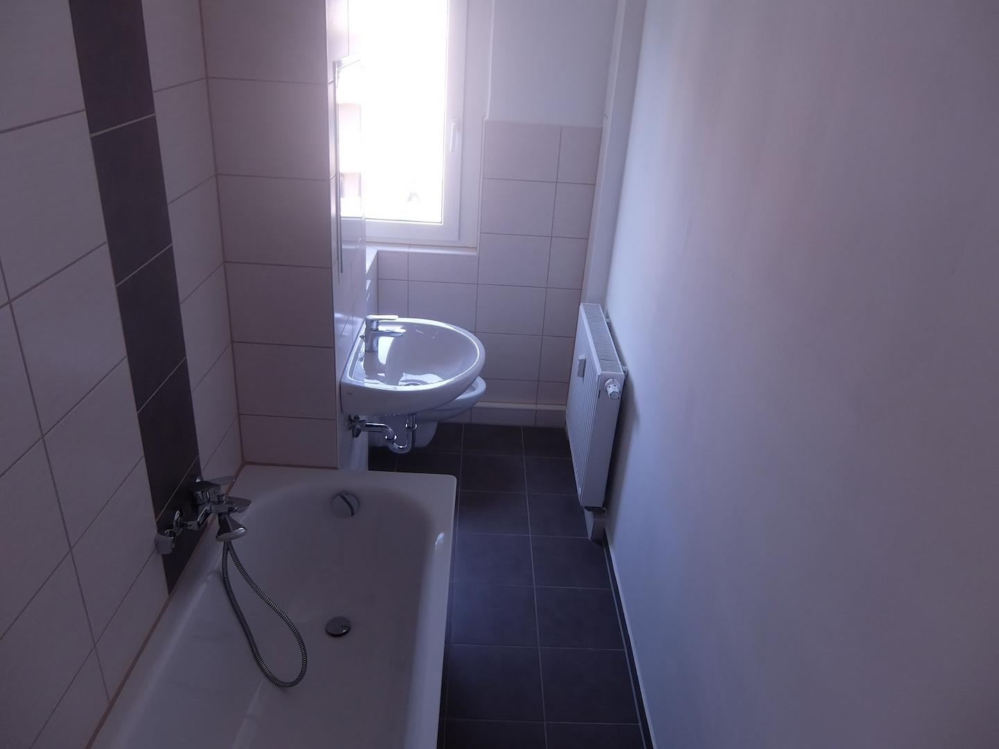 Bad mit Badewanne