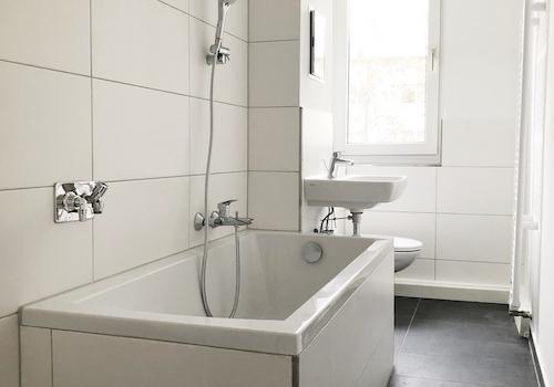 Bad mit Badewanne