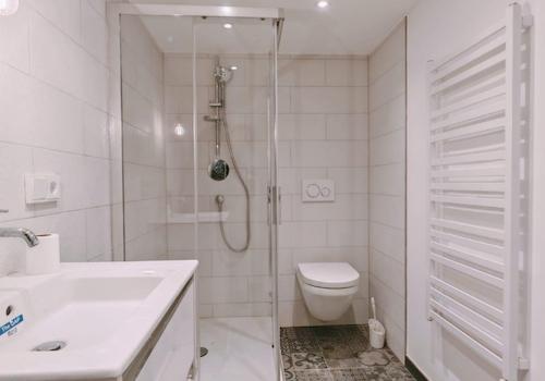 Duschbad mit WC im EG