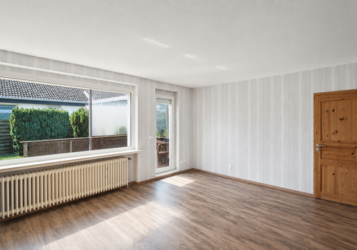 Wohnzimmer mit Zugang zur Ter