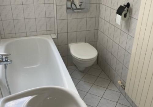 Badezimmer mit Badewanne