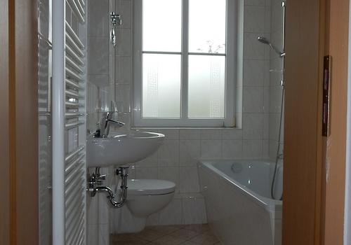 Bad mit Badewanne
