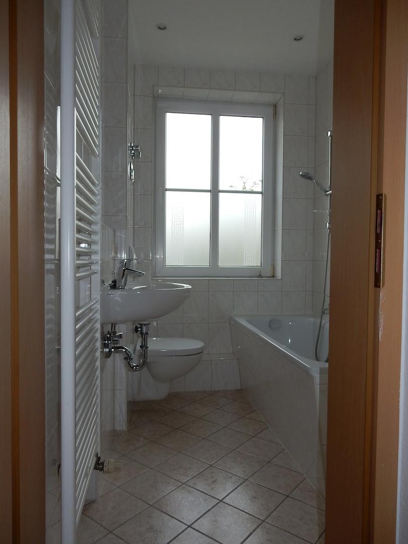 Bad mit Badewanne