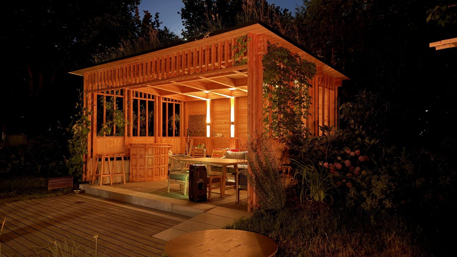Evening Garden Lounge