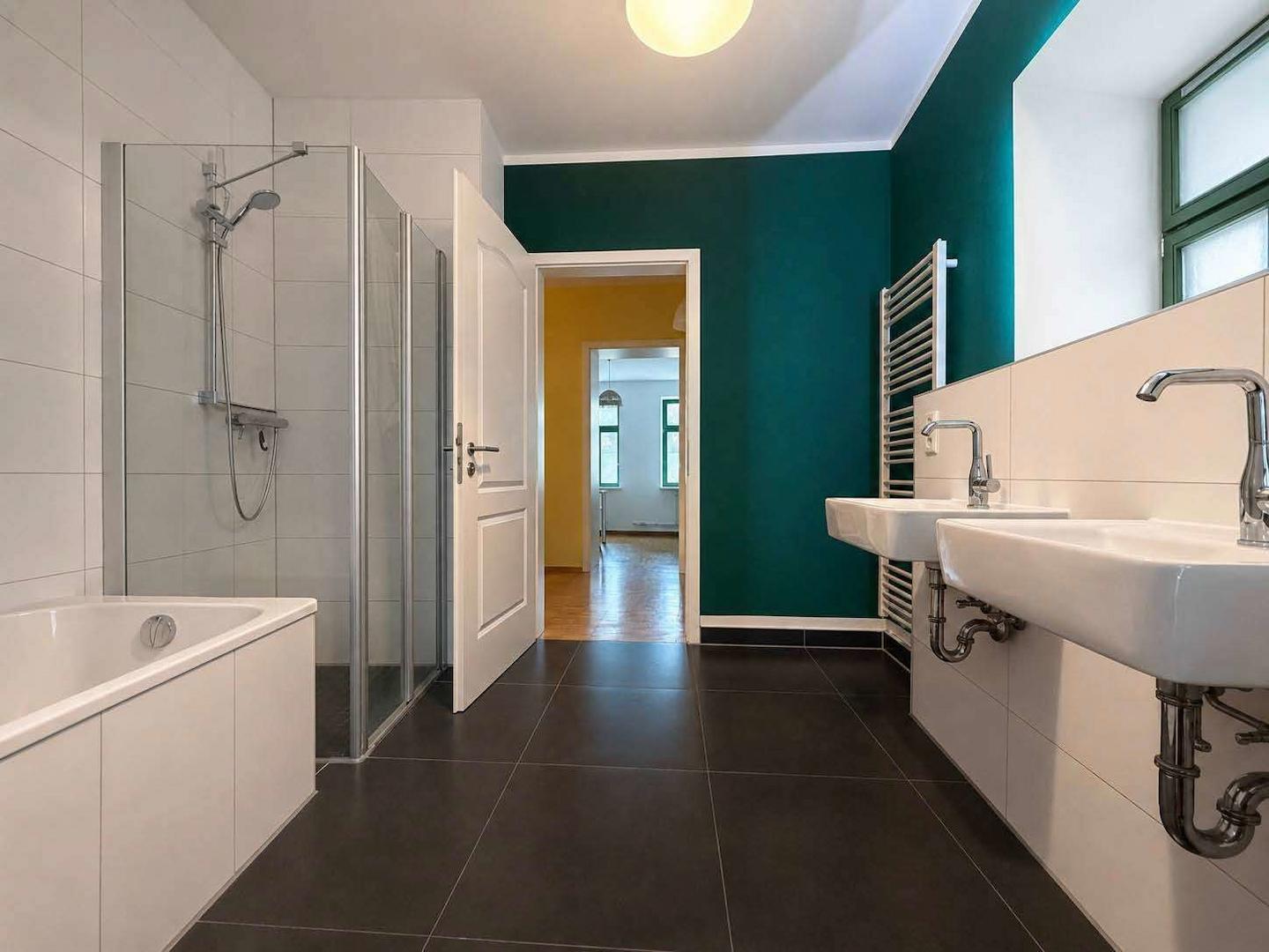 Dusche und Wanne