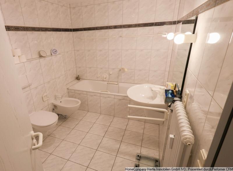 Großes Badezimmer
