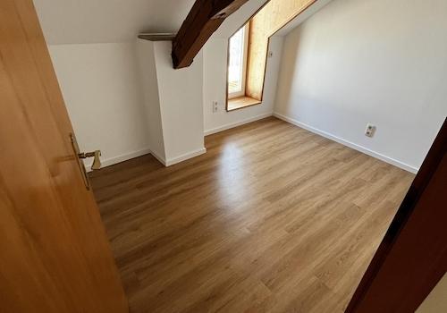 Zimmer mit Balkonzugang