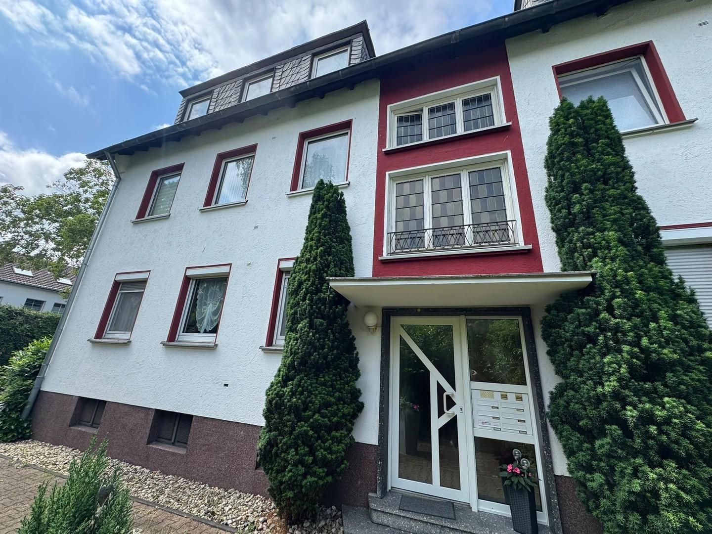gepflegtes Mehrfamilienhaus