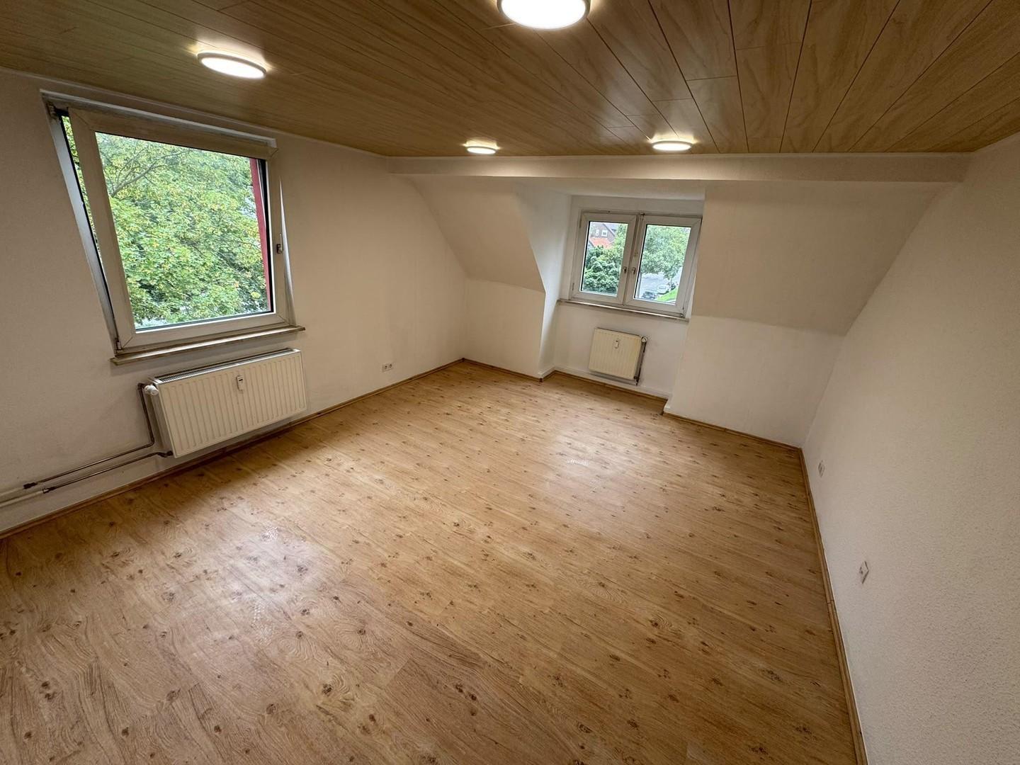 Großes, helles Wohnzimmer
