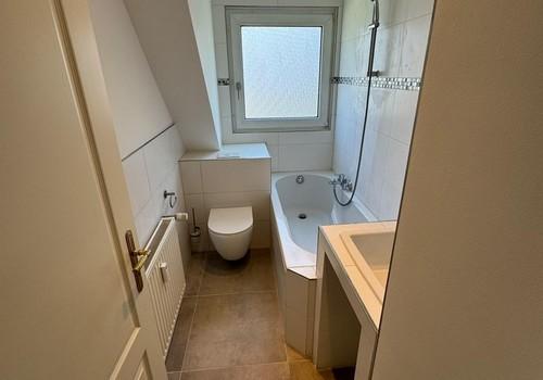 Modern renoviertes Badezimmer