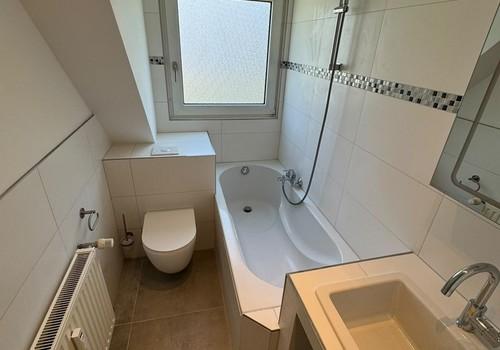 Modern renoviertes Badezimmer