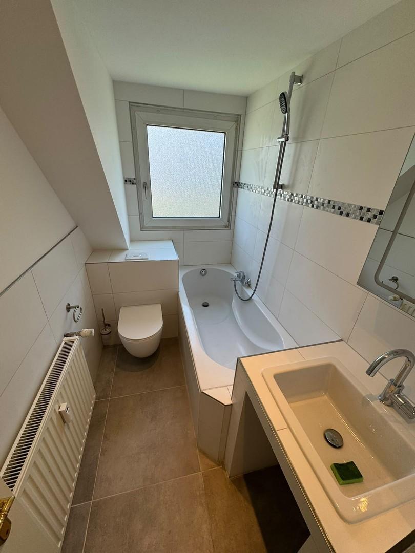 Modern renoviertes Badezimmer