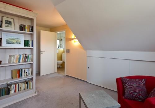 Schlafzimmer mit Sitzecke