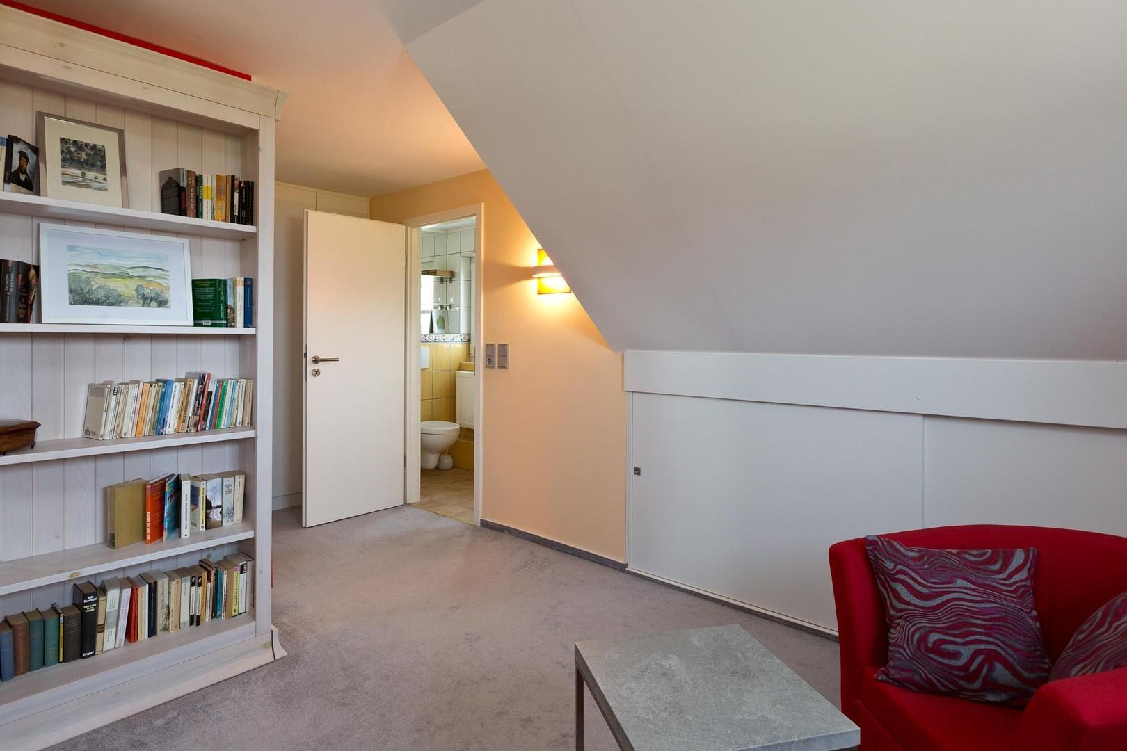 Schlafzimmer mit Sitzecke