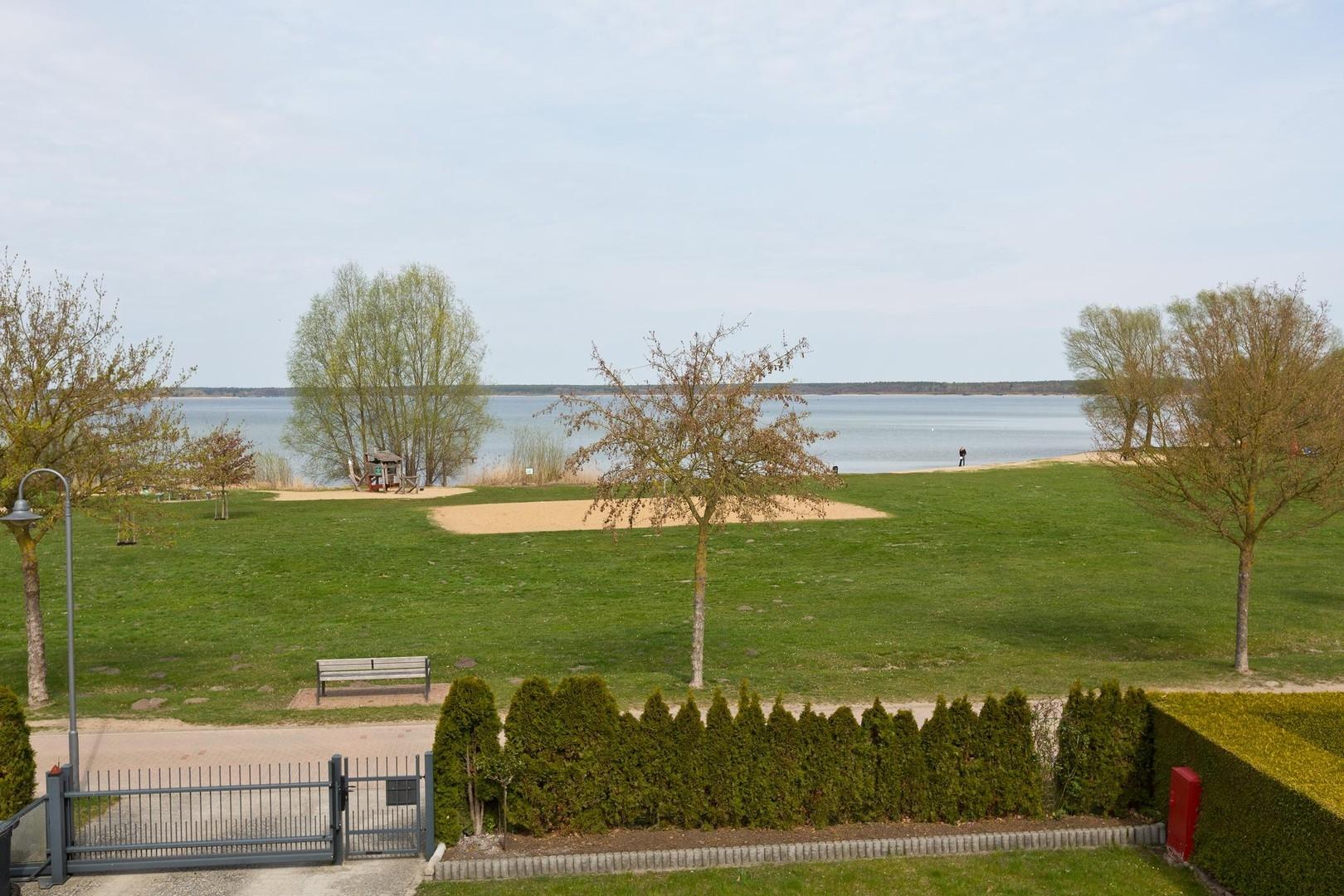 Seeblick Terrasse + Wohnzimmer