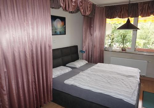 Schlafzimmer Bild 1
