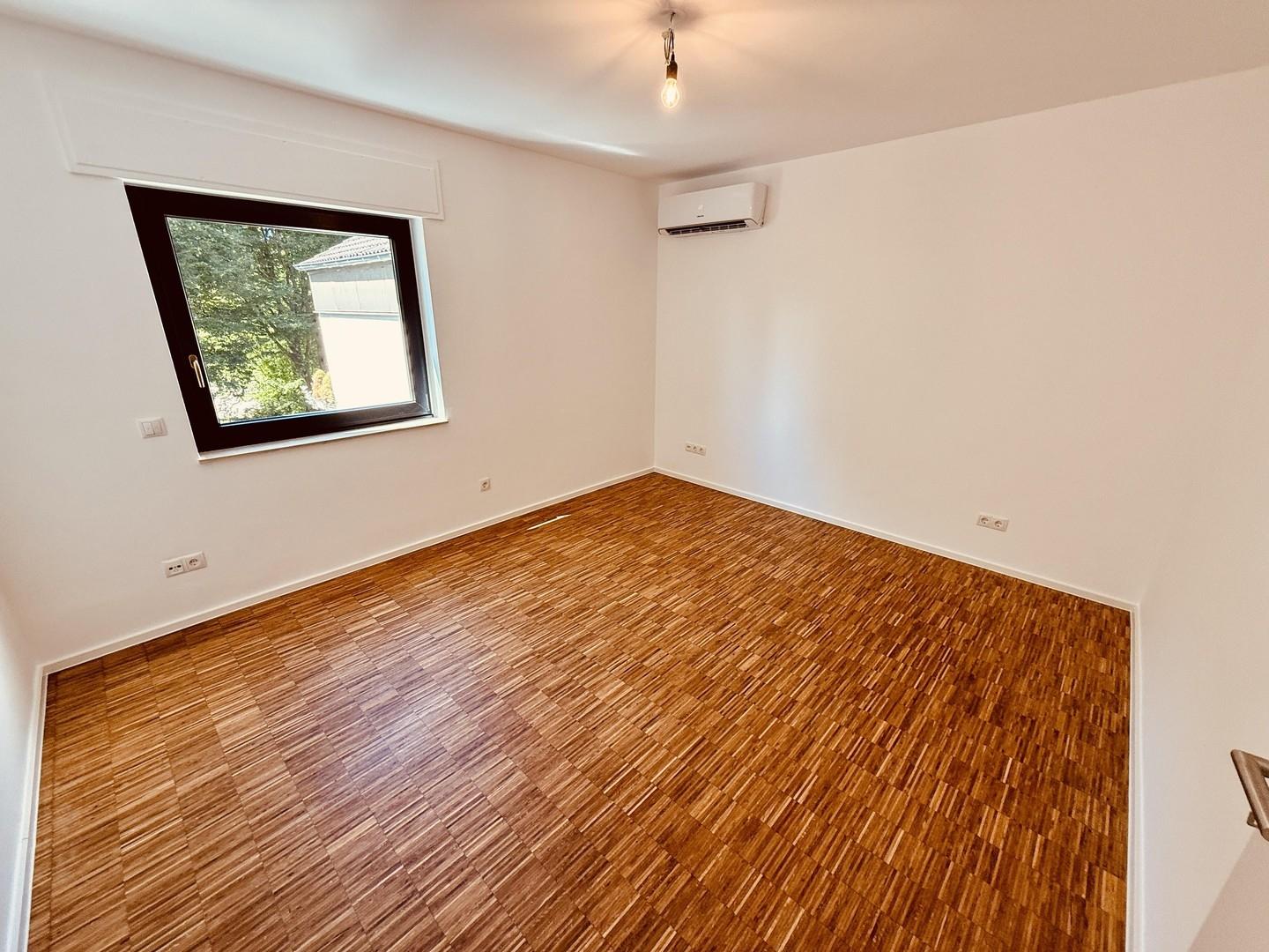 Schlafzimmer von links