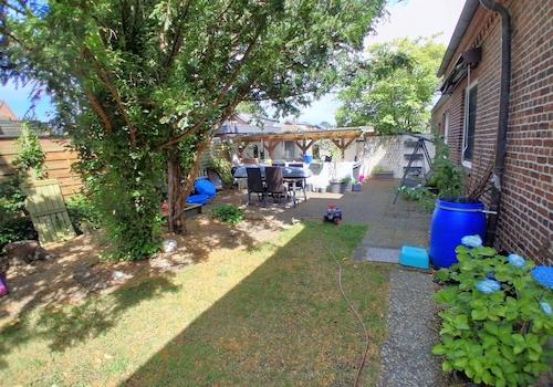 Garten mit Freisitz