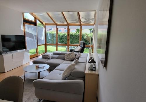 Wohnzimmer mit Wintergarten