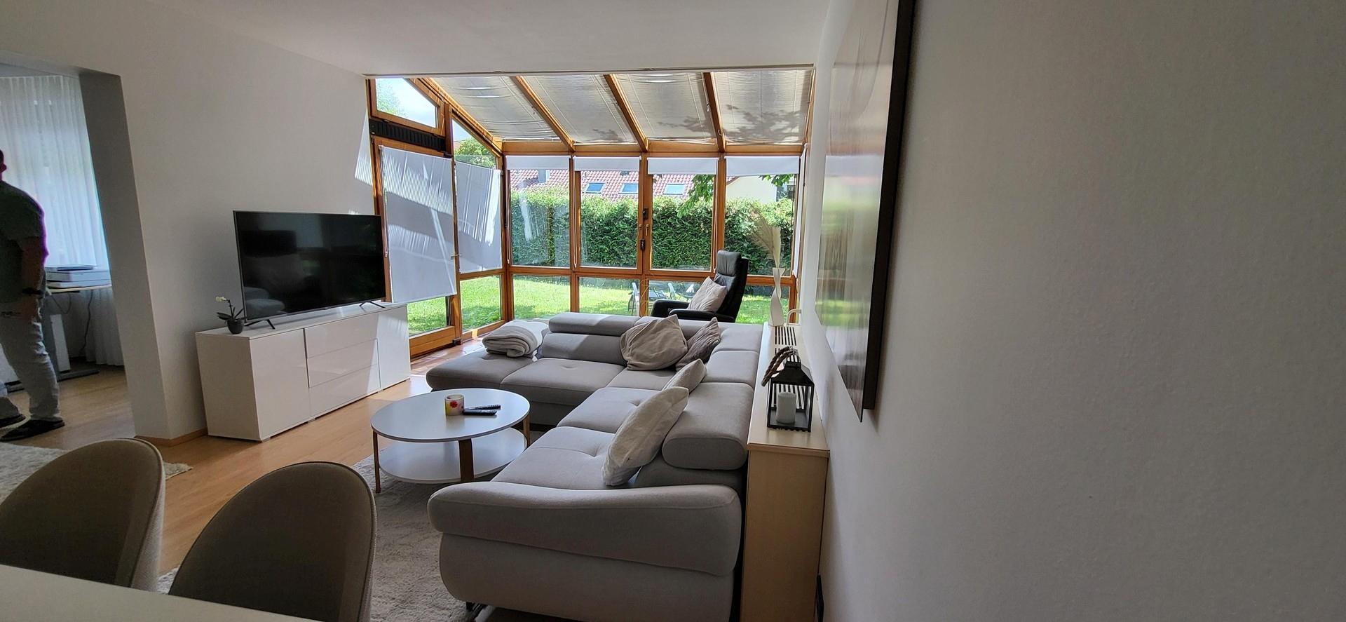 Wohnzimmer mit Wintergarten