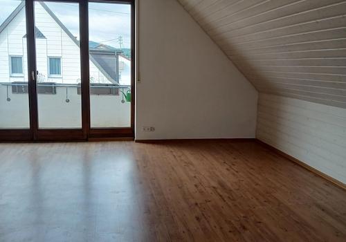 Wohnbereich - Blick zum Balkon