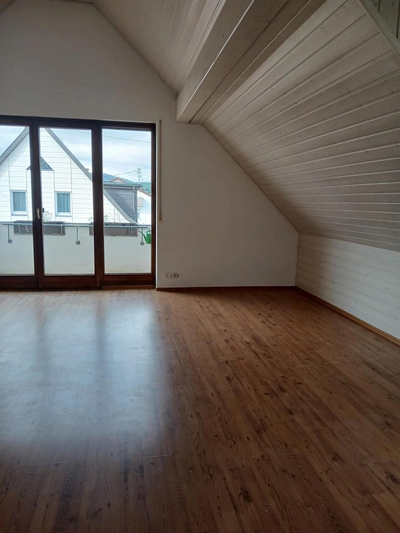 Wohnbereich - Blick zum Balkon