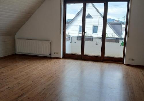 Wohnbereich - Blick zum Balkon
