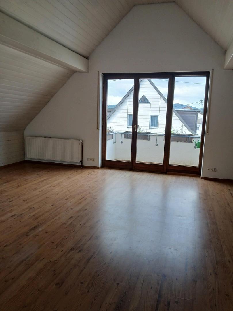 Wohnbereich - Blick zum Balkon