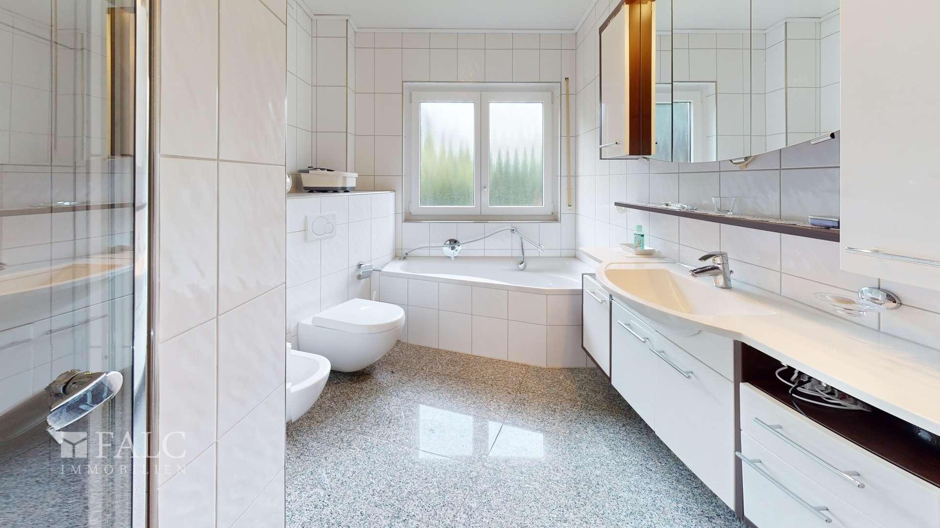 Badezimmer EG