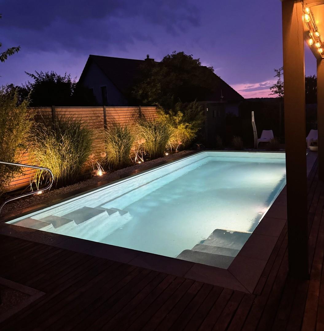 Abends am Pool