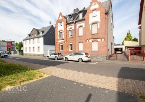 Straßenansicht