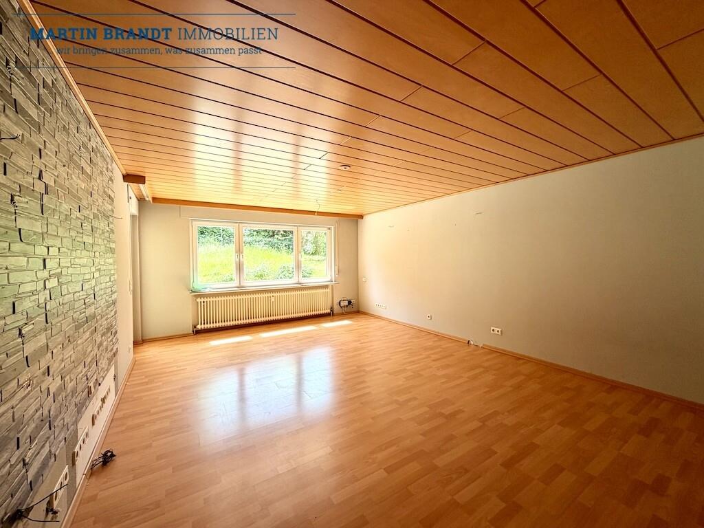 Wohnzimmer mit Ausgang zum Garten